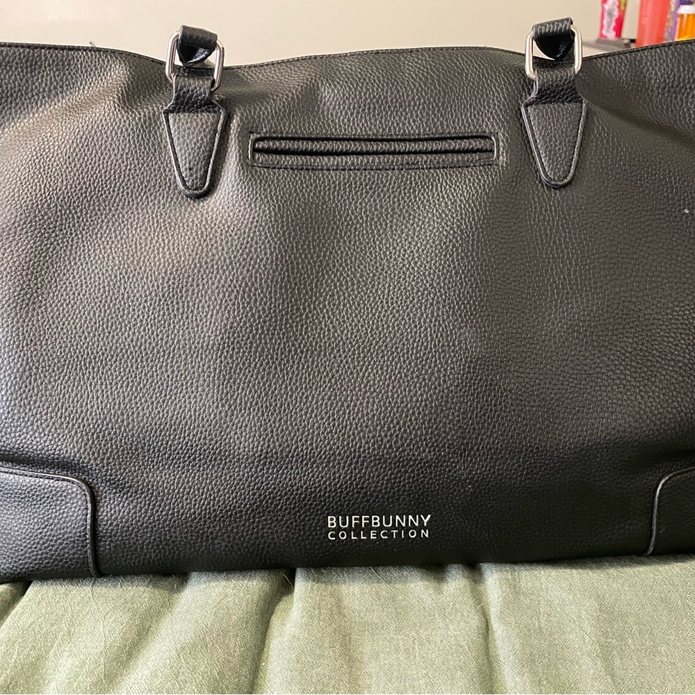 BuffBunny Black Travel Bag with Structured Design